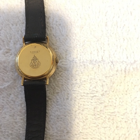 Woman Gucci Watch - Picture 7 of 11